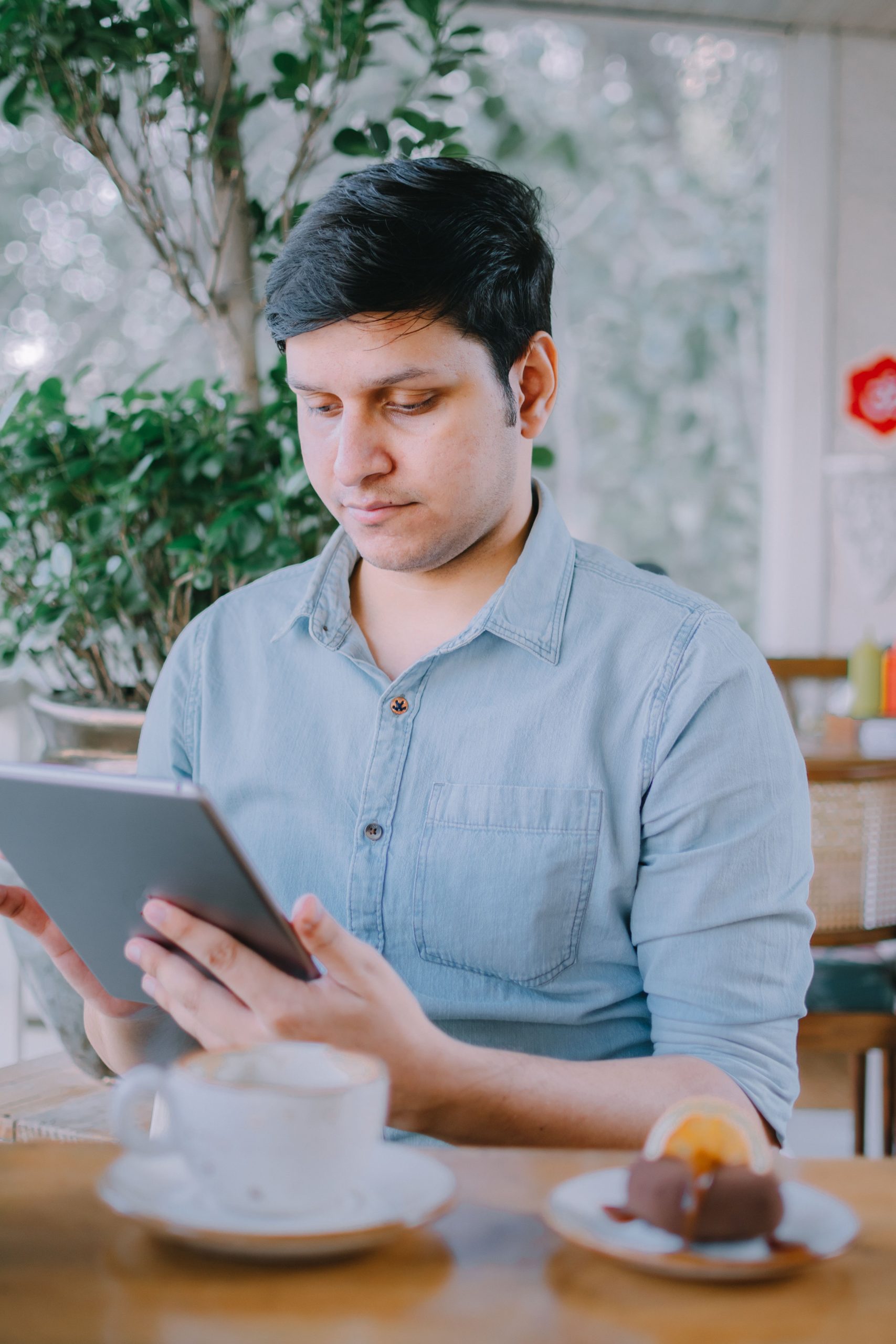 How to tell a candidate that I know they were reading from AI during video interview?